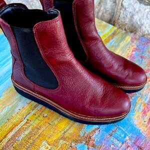 Clarks “Orianna Up” Burgundy Leather, sz 8.5 Pull-On Platform Comfy Ankle Boots